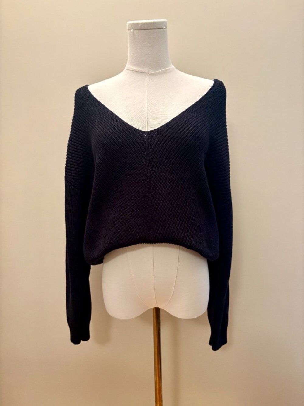 Lulu's Black V-Neck Cropped Sweater